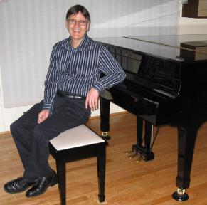 Photo of Peter Torpey at his grand piano